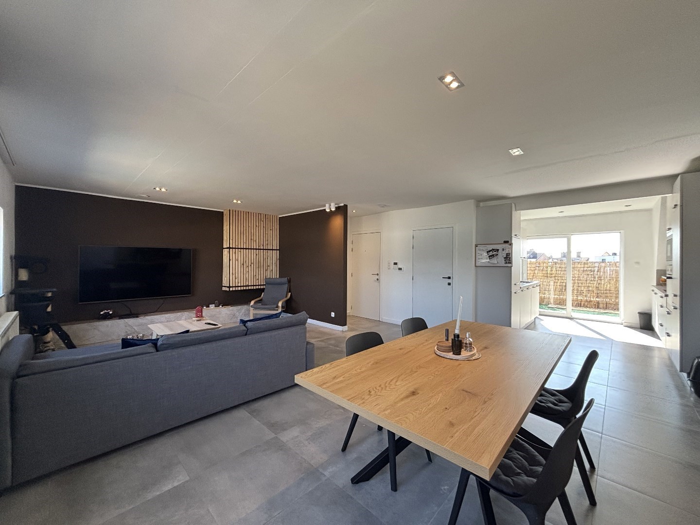 Ruim en instapklaar penthouse met 3 slpk. in centrum Leopoldsburg 