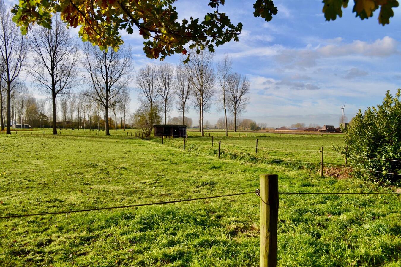 Landelijke woning met bijgebouw op ca. 2.154 m&#178; te Kruibeke (optie ca. 1,25 Ha grond) 