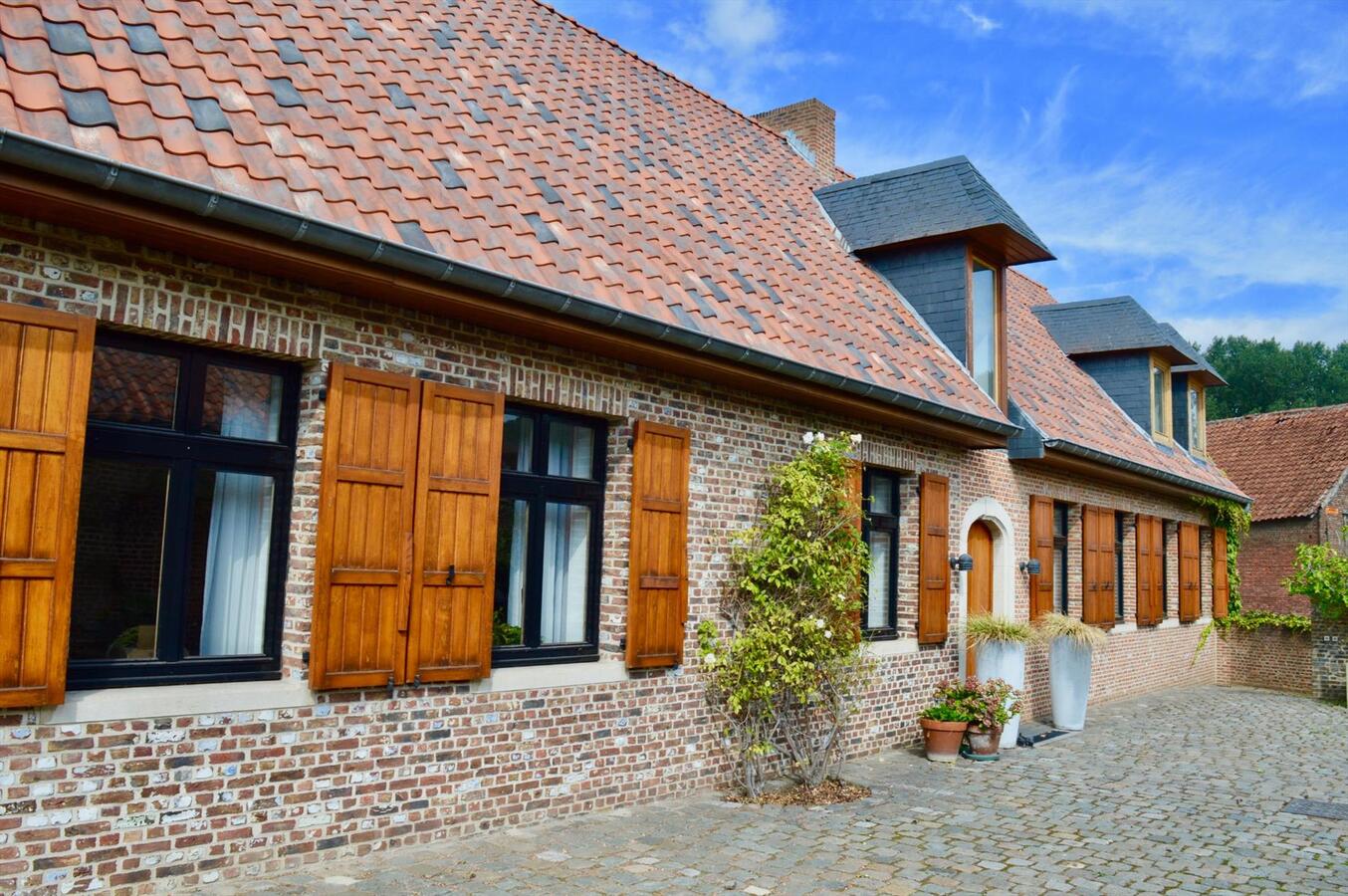 Charmant landhuis met schuur op 15 are (met optie tot aankoop paardenaccommodatie) 