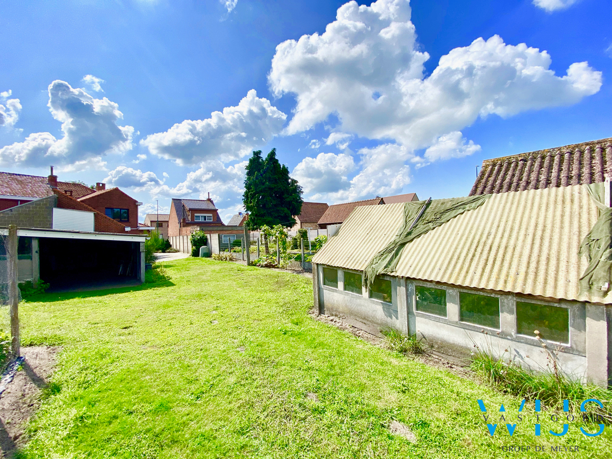 Op te frissen gezinswoning met 3 slaapkamers &amp; tuin te ERTVELDE! 