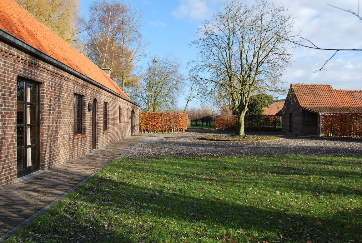 Hofstede met schuur op 2,24ha te Kruishoutem 