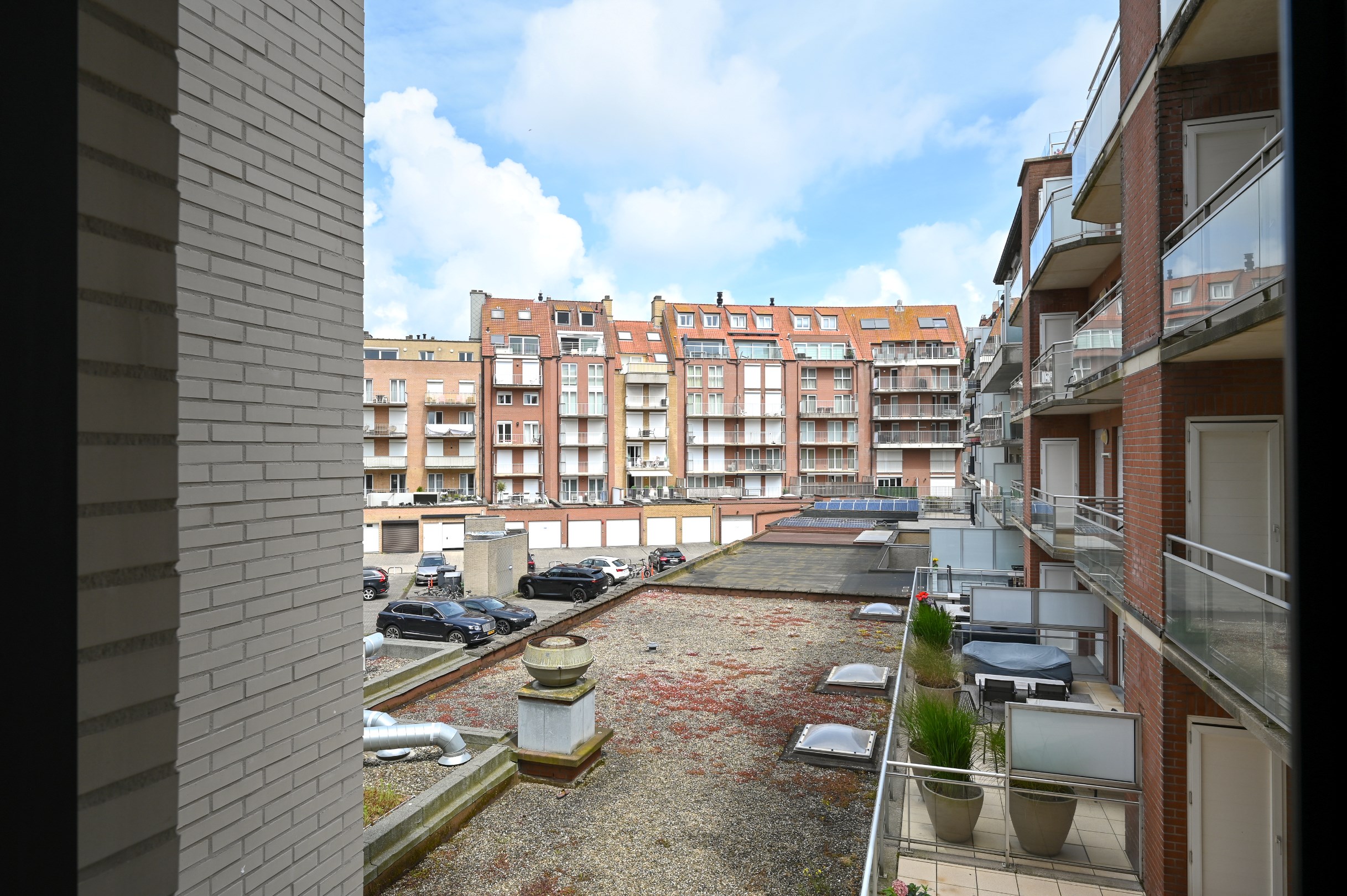 RESIDENTIE WATERVLIET - Tweede verdiep - Energiezuinig nieuwbouwproject met een hoogwaardige afwerkingen gelegen in het centrum van Knokke, nabij de Winkelstraten en op enkele meters van het strand. 