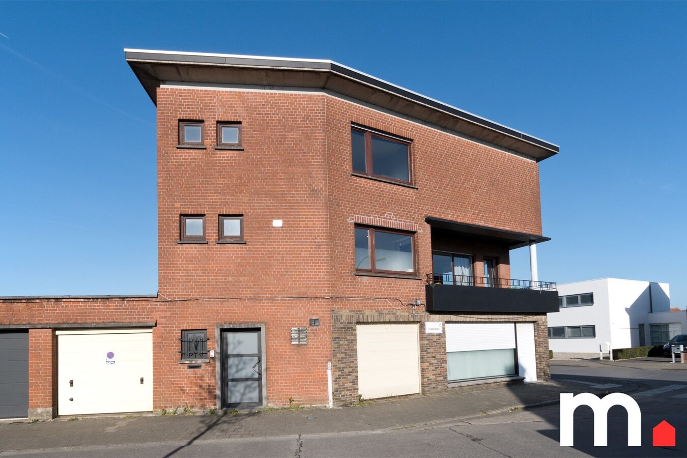 Tof &amp; Trendy bemeubeld appartement met 3 slaapkamers, 2 badkamers en garage te Heule ! 