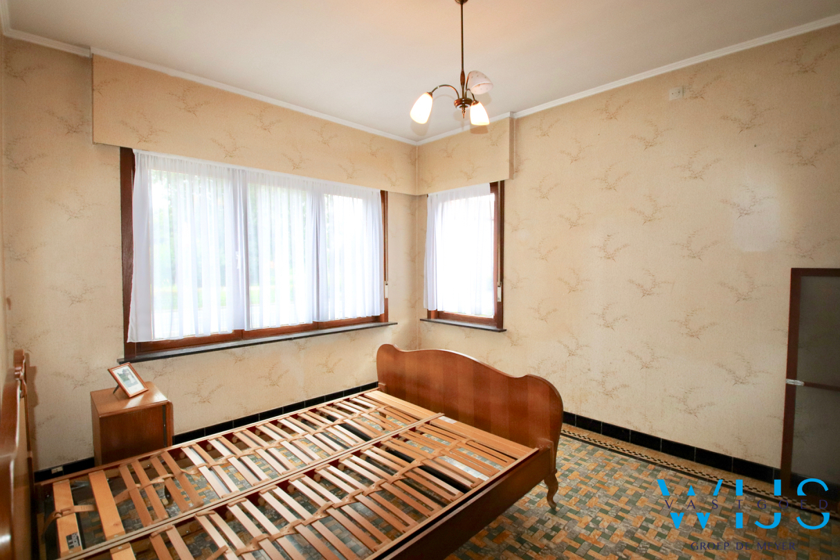 Op te frissen gezinswoning met 3 slaapkamers &amp; tuin te ERTVELDE! 