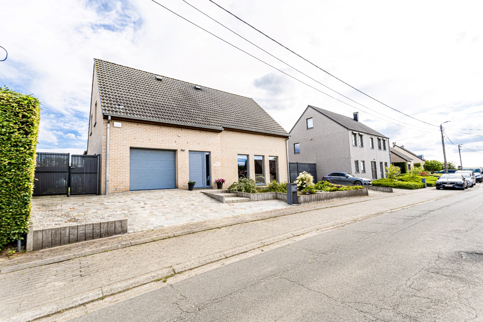 Maison moderne dans un endroit calme, avec 4-5 chambres, garage et jardin 