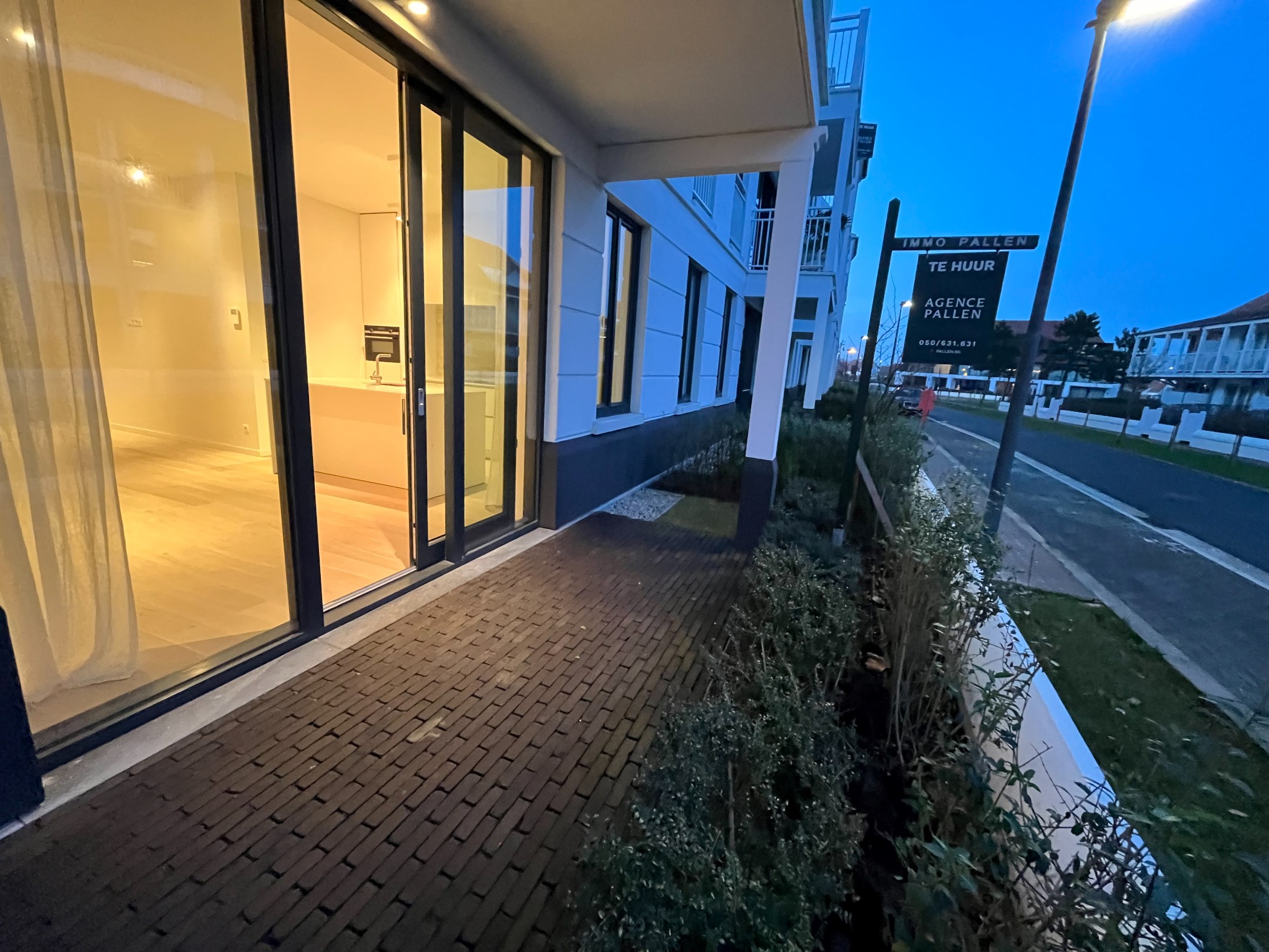 Appartement non meubl&#233; au rez-de-chauss&#233;e avec deux chambres &#224; coucher compl&#232;tes situ&#233; &#224; Duinenwater dans la r&#233;sidence Meerzicht. 