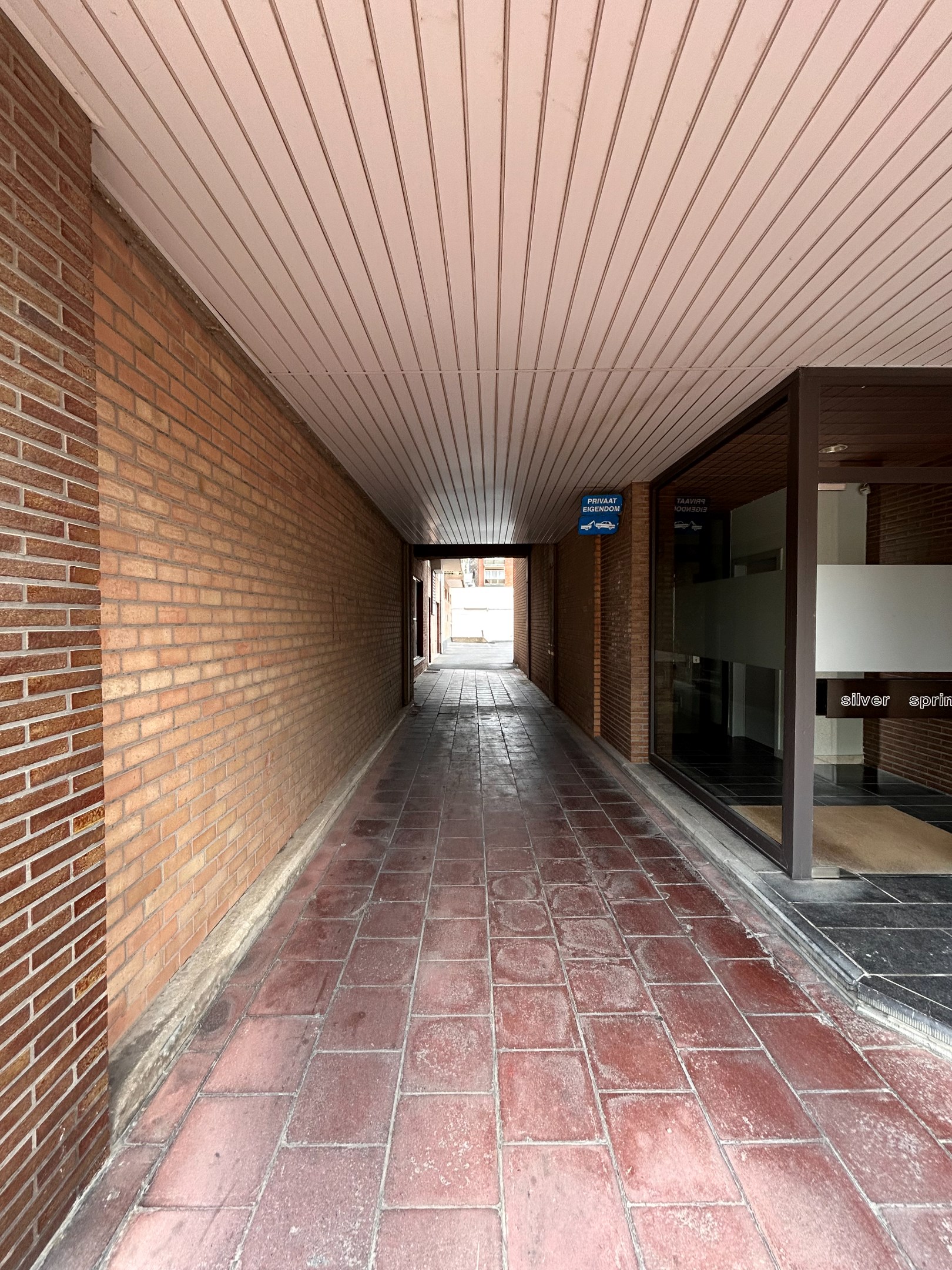 Staanplaats te huur gelegen in de Ieperstraat 19 