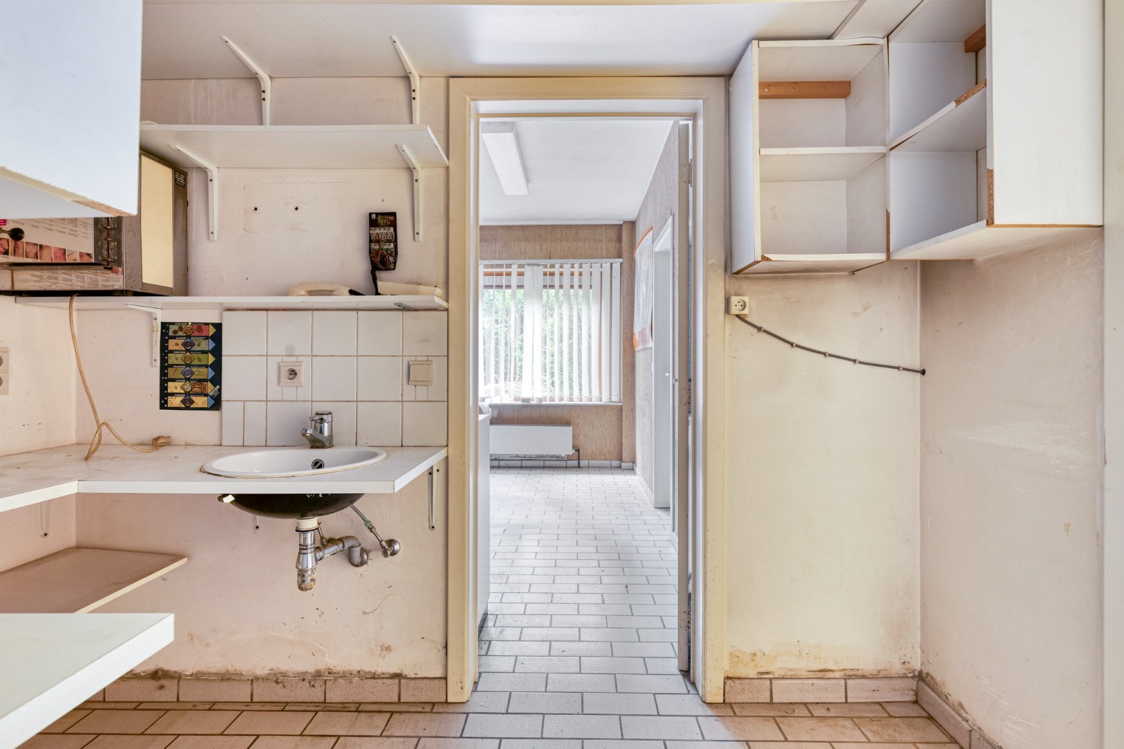 Ruime gezinswoning met 5 slaapkamers, praktijkruimte en dubbele garage in Kessel-Lo – EPC 337 kWh/m&#178; – bewoonbare oppervlakte ca. 301 m&#178; 