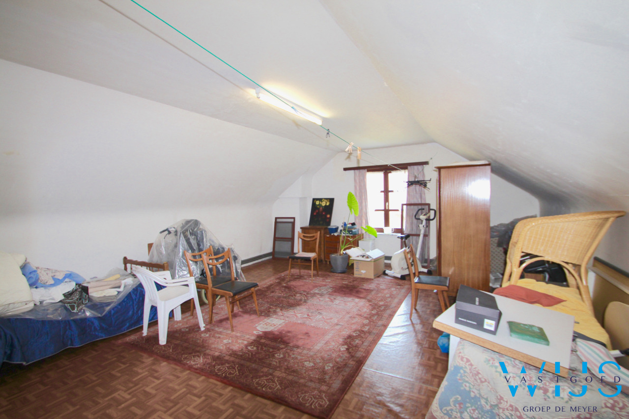 Prachtige instapklare en ruime woning op 1547m&#178;  te OOSTEEKLO 