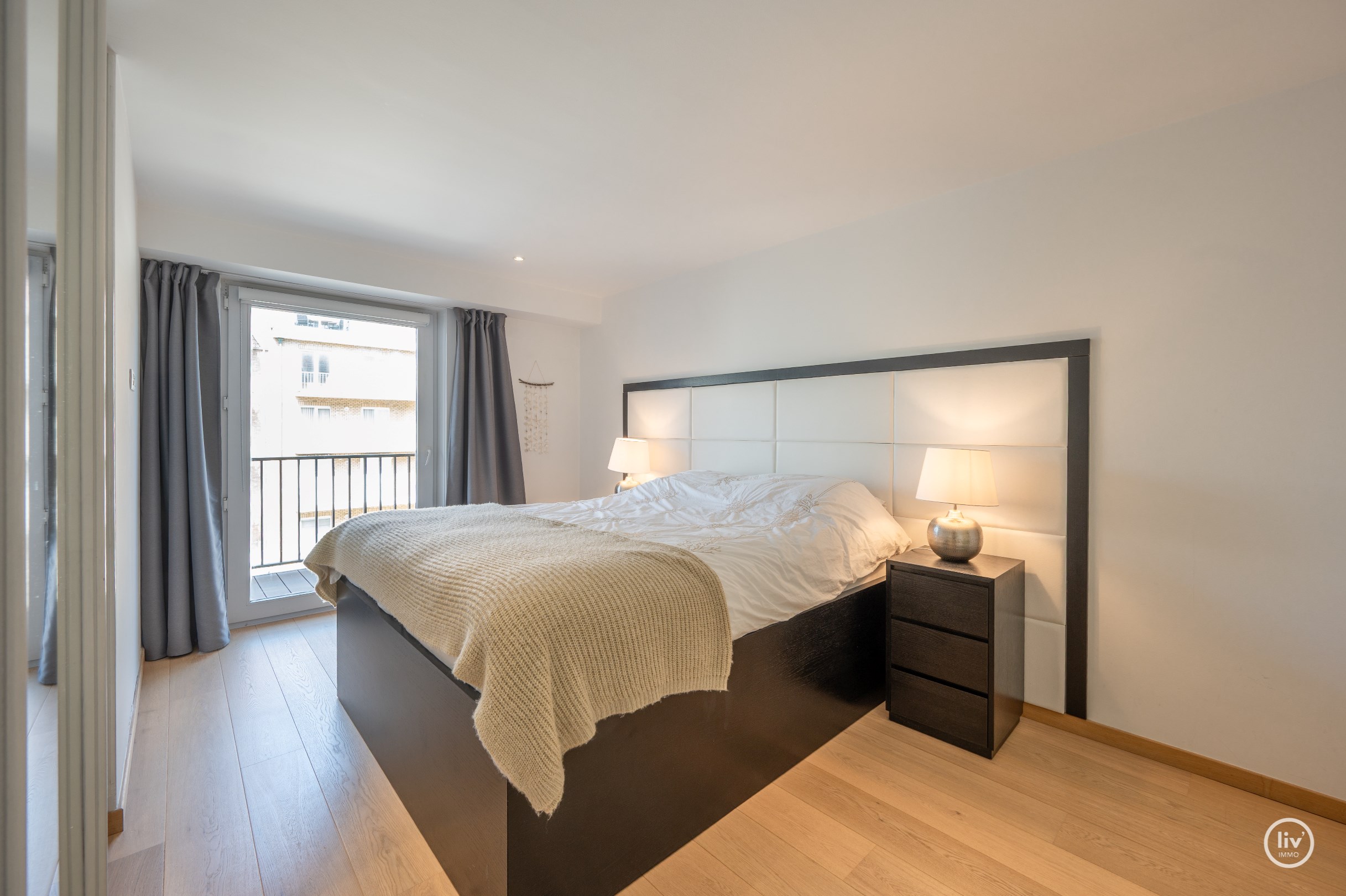 Mooi gerenoveerd appartement in de Paul Parmentierlaan te Knokke. 
