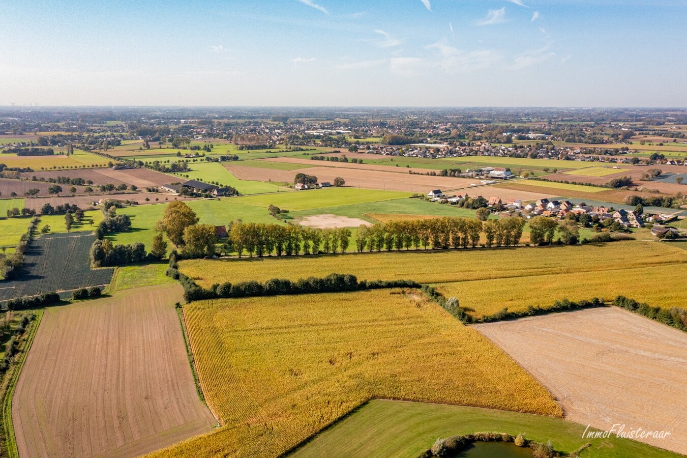 Situ&#233;e idylliquement &#224; r&#233;nover &#224; Deinze sur environ 6 hectares 