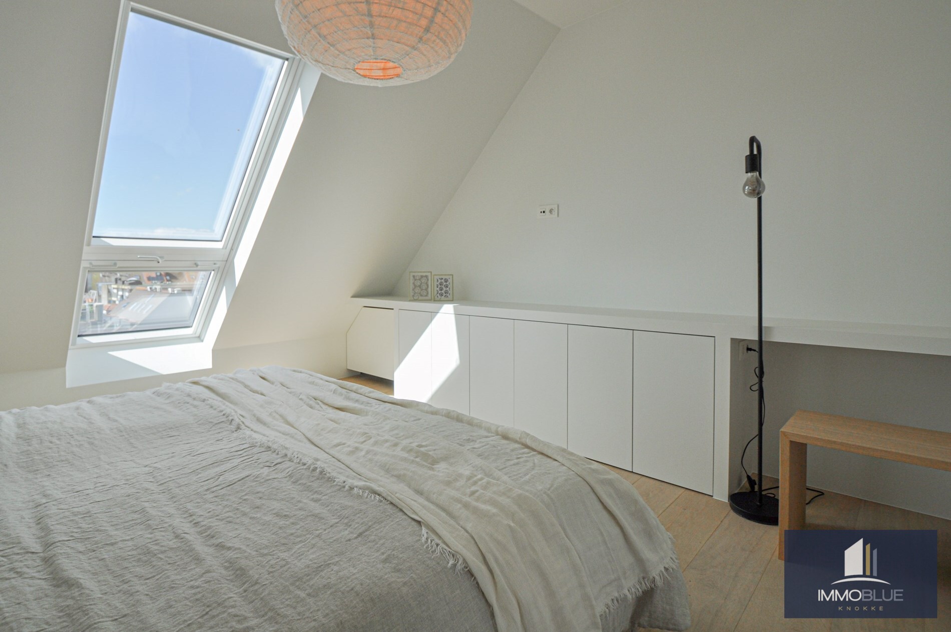 Appartement enti&#232;rement r&#233;nov&#233; avec une grande terrasse ensoleill&#233;e. 