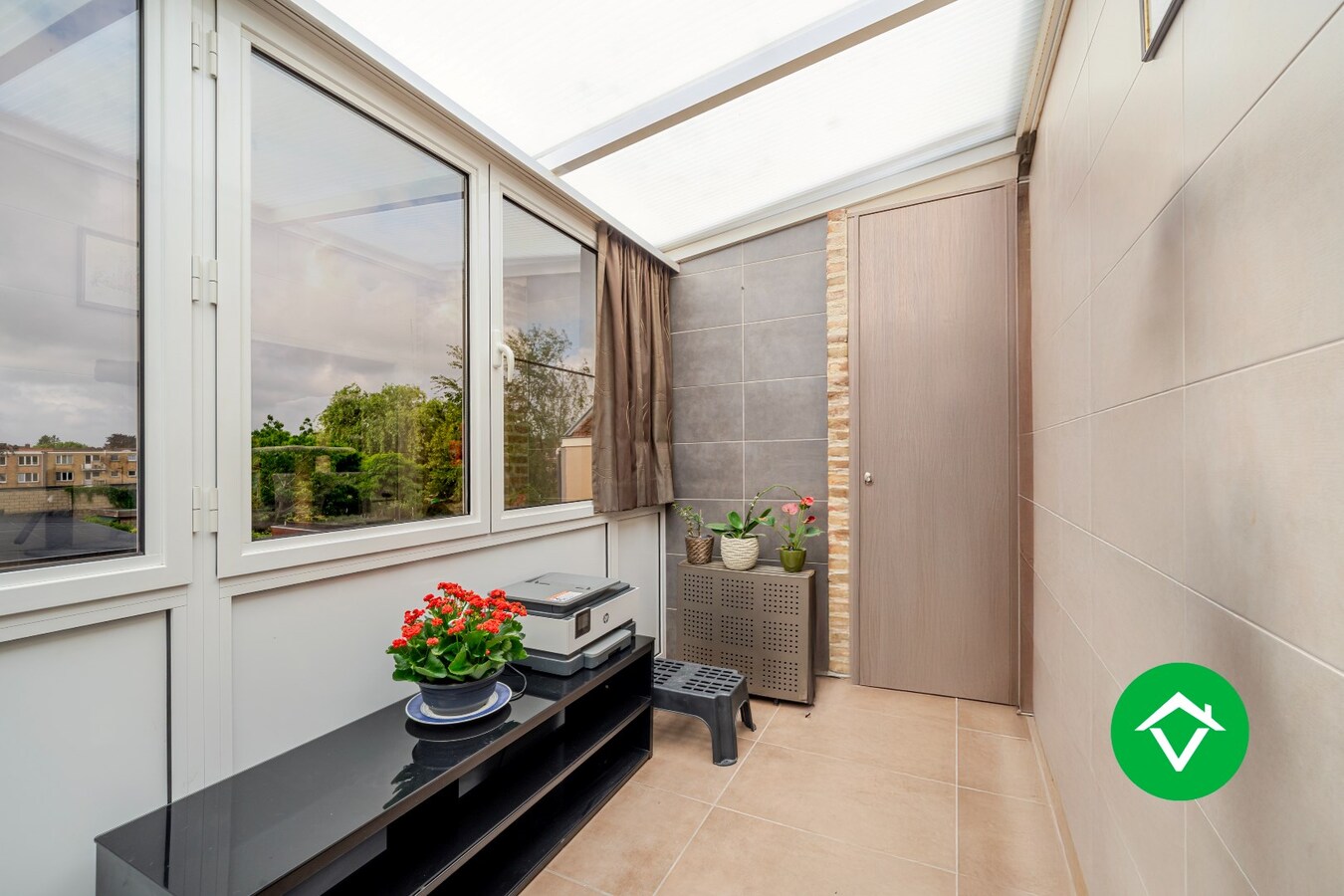 Charmante gezinswoning met twee slaapkamers en afgesloten garagebox te Sint-Kruis (Brugge) 