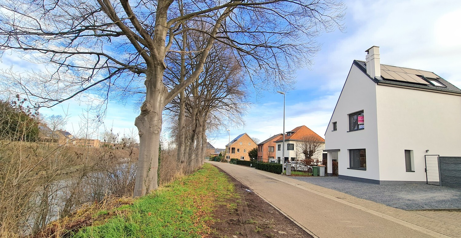 Charmante gezinswoning op bijzondere locatie! 