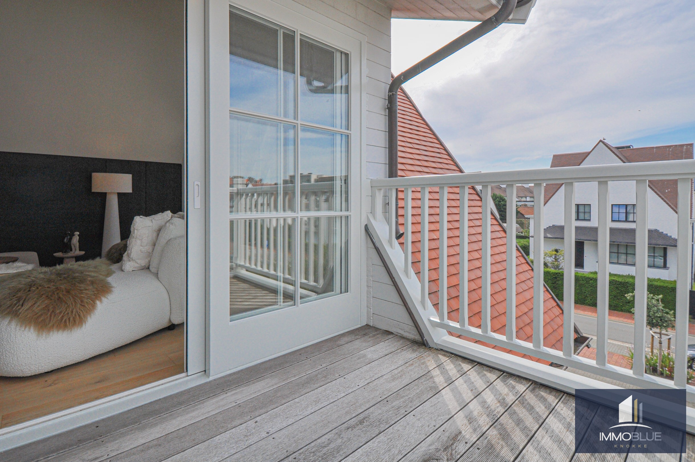 Appartement enti&#232;rement r&#233;nov&#233; avec de grandes terrasses ensoleill&#233;es. 