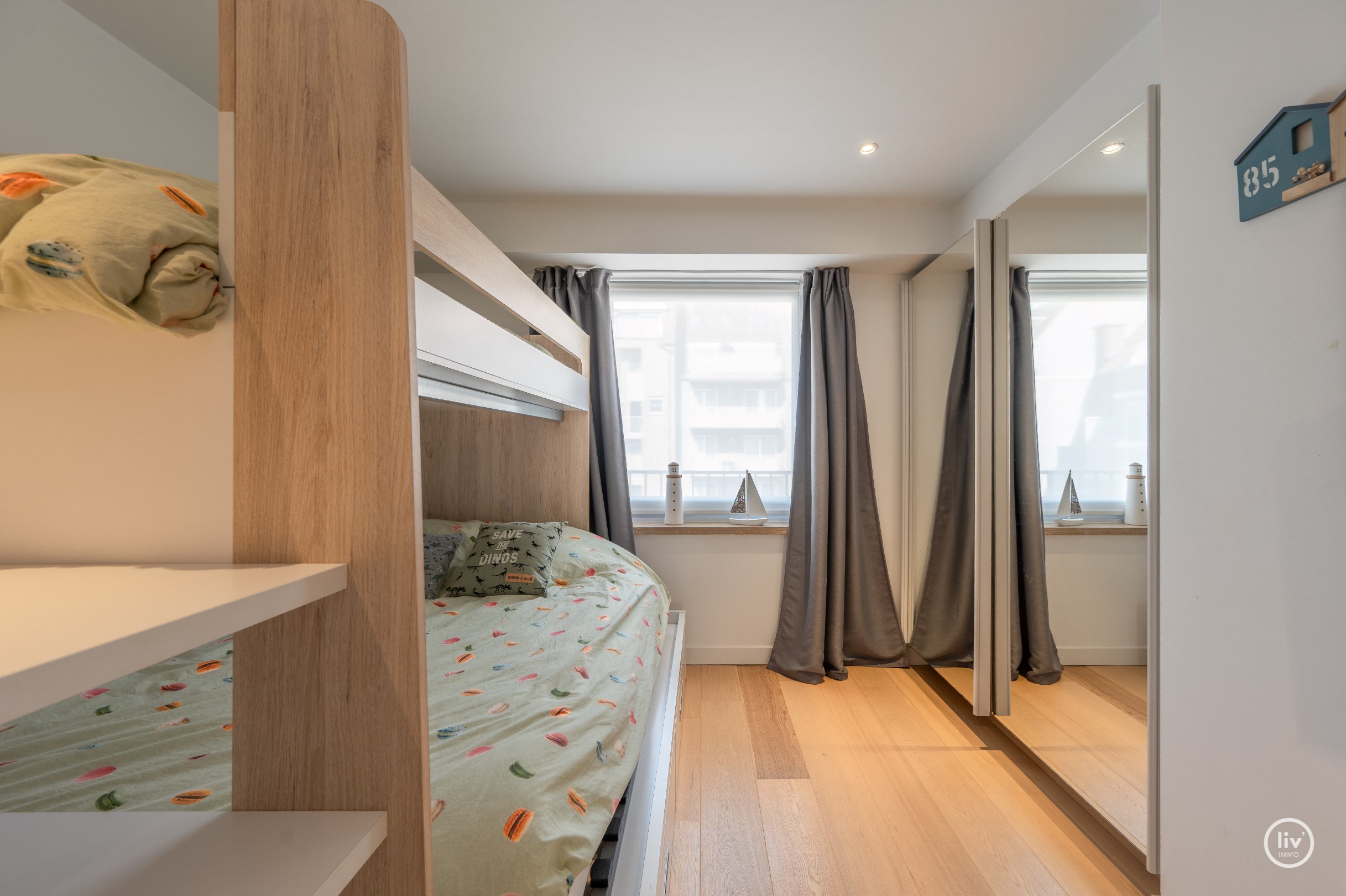 Mooi gerenoveerd appartement in de Paul Parmentierlaan te Knokke. 