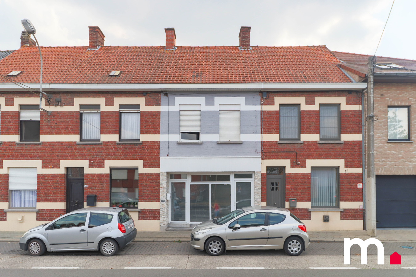 Bel-etage woning met mogelijkheid handelsruimte op commerci&#235;le ligging te Roeselare 