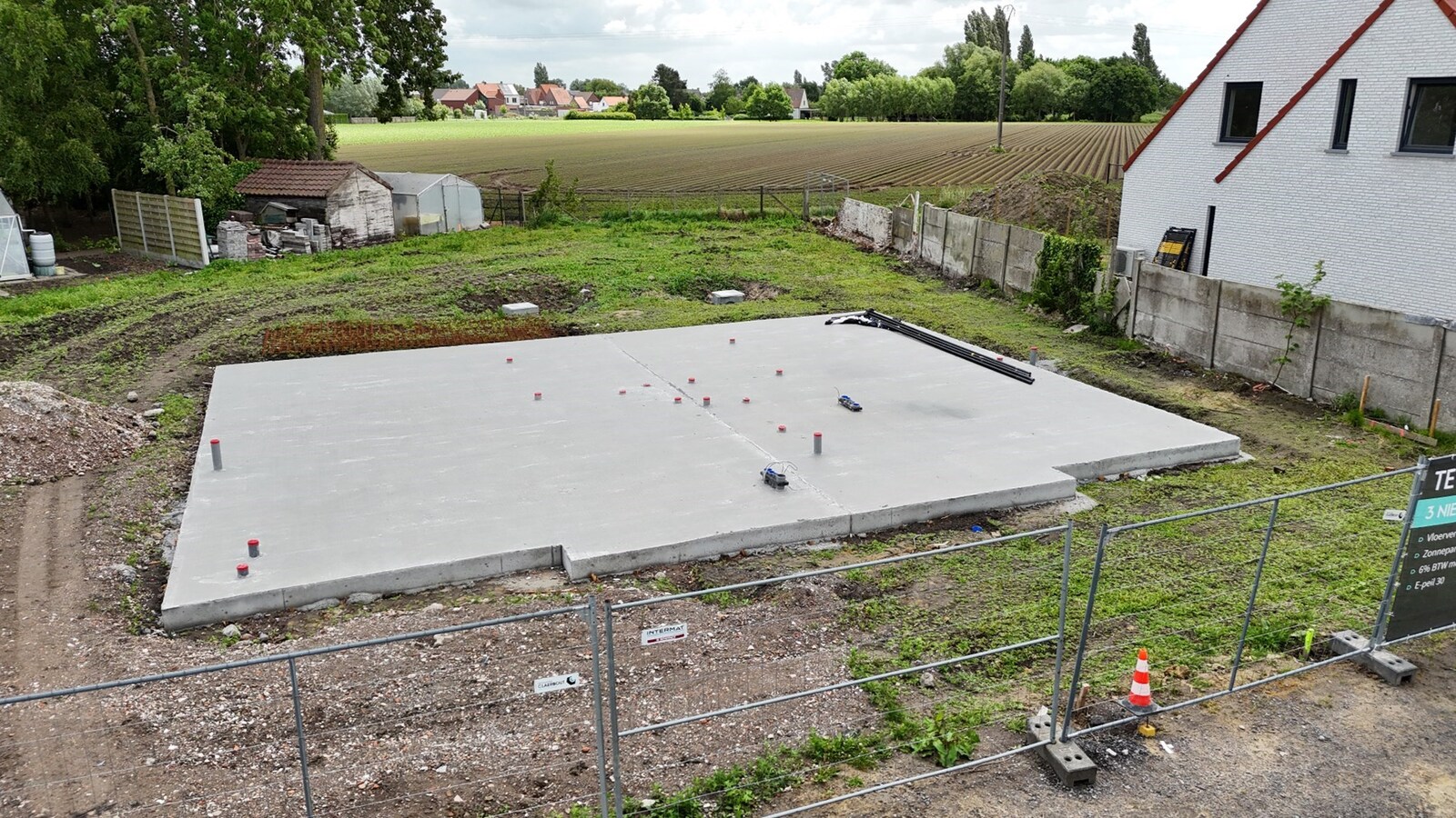 Nieuwbouwwoning met 4 slaapkamers en tuin te Koekelare 