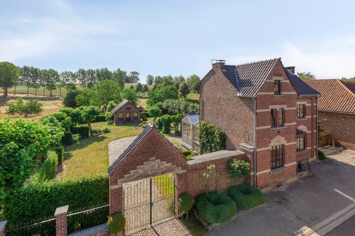 Uitzonderlijke woning met prachtig vergezicht op perceel van 72 are 