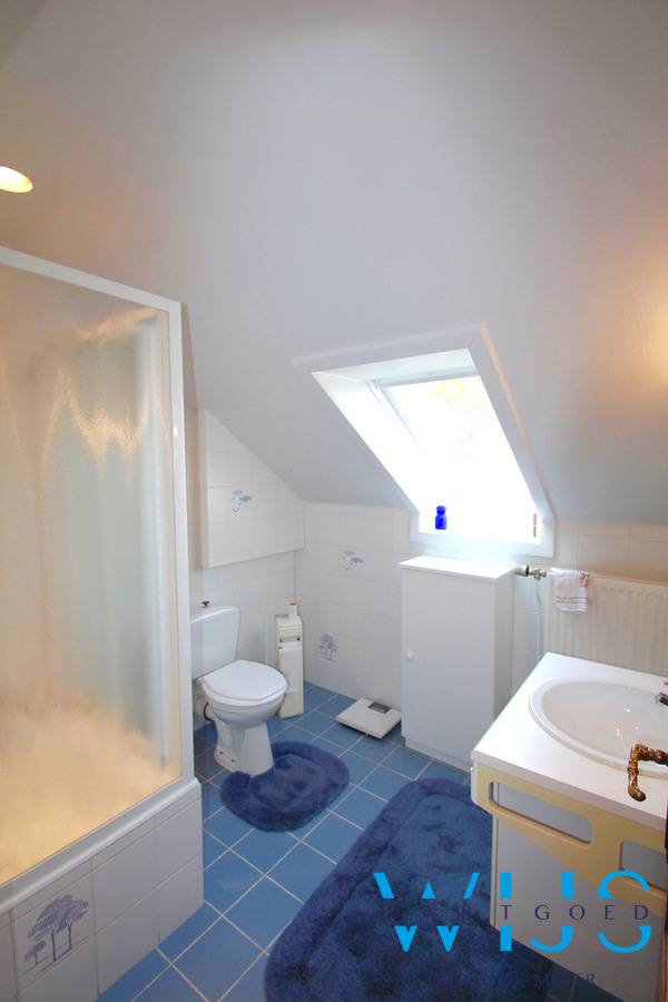 Prachtige instapklare en ruime woning op 1547m&#178;  te OOSTEEKLO 