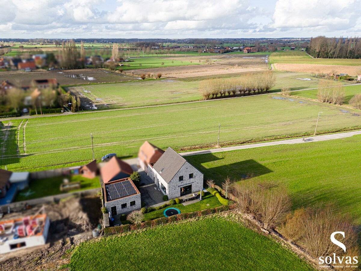Moderne half open bebouwing met prachtige verzichten! 
