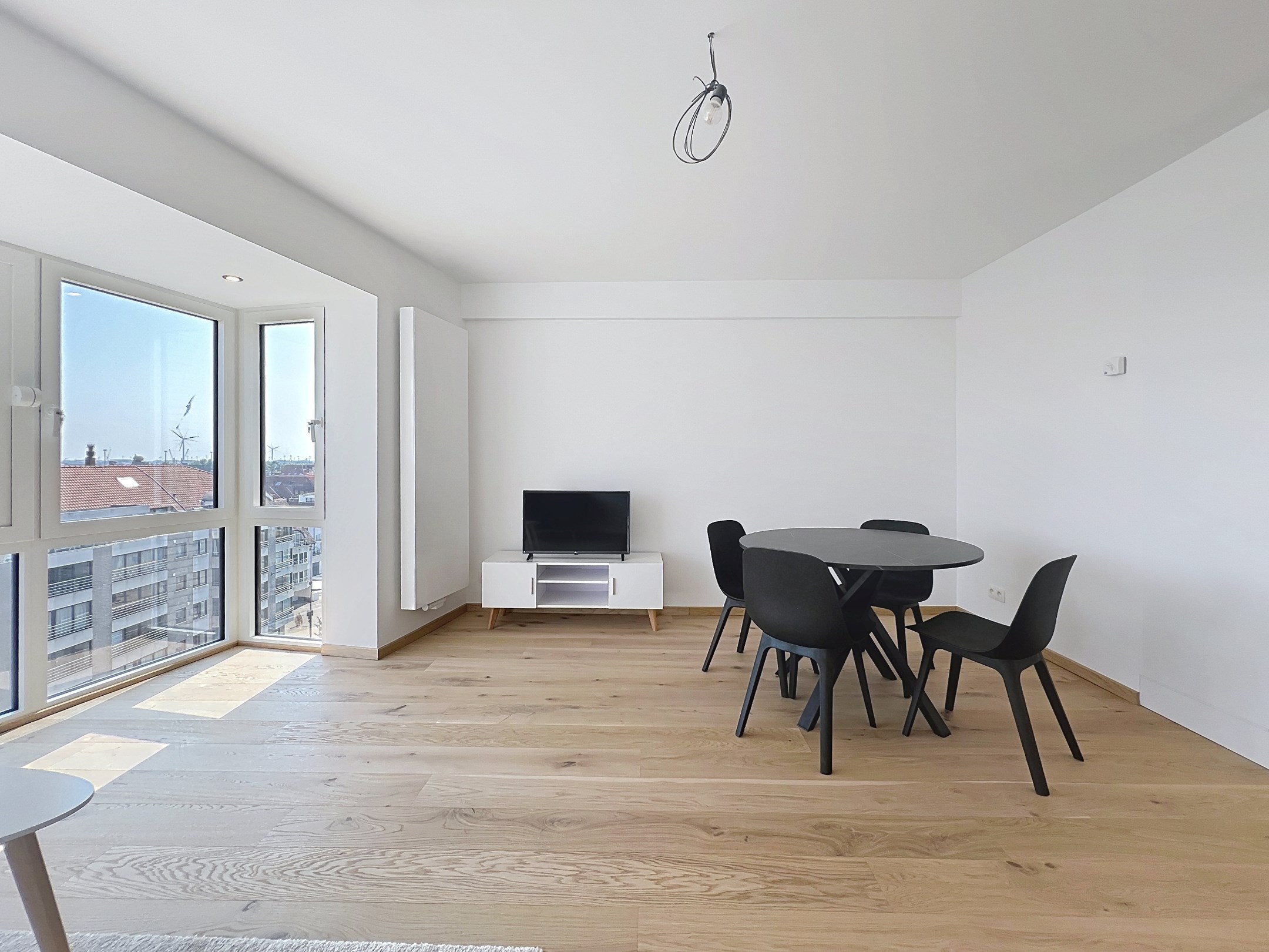 Volledig gerenoveerd appartement met 1 slaapkamer te koop gelegen te Heist. 