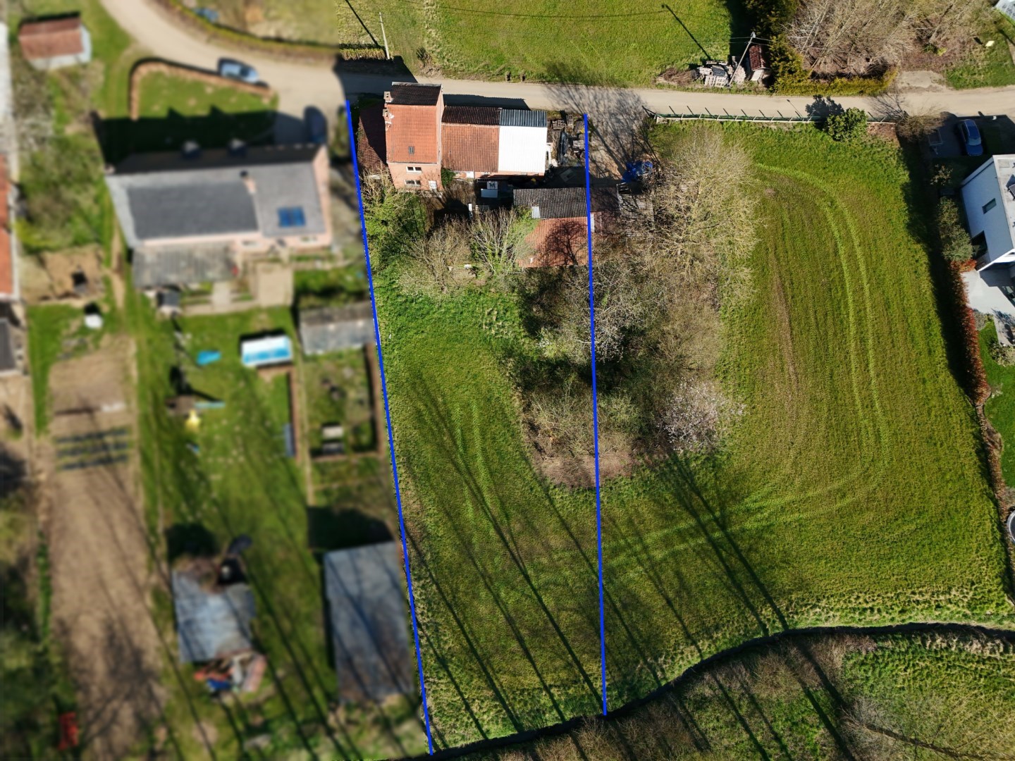 Renovatieproject te koop in Kortrijk-Dutsel (Holsbeek) op een perceel van bijna 14 are 
