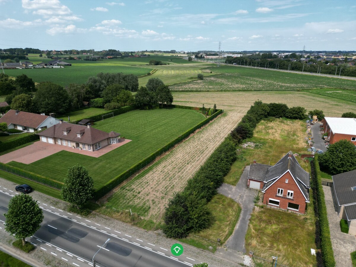 Bouwklare bouwgrond van 1863 m&#178; te Roeselare 