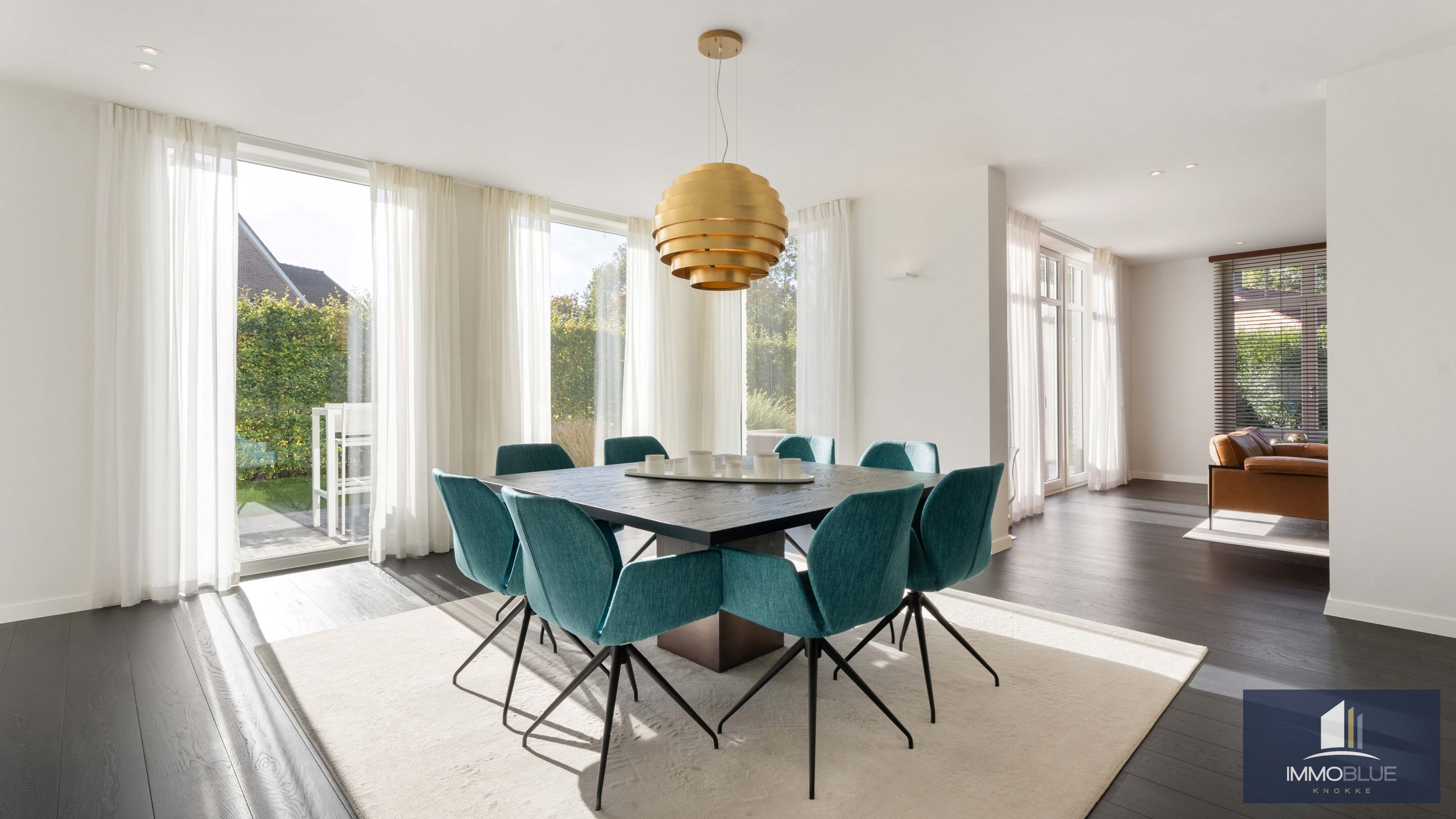 Exclusieve villa gelegen in een rustige, residenti&#235;le wijk . 