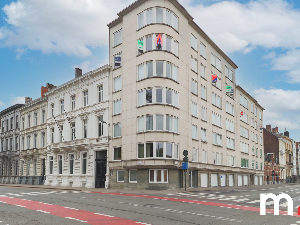 Hoekappartement met 4 slaapkamers op wandelafstand van centrum Kortrijk 