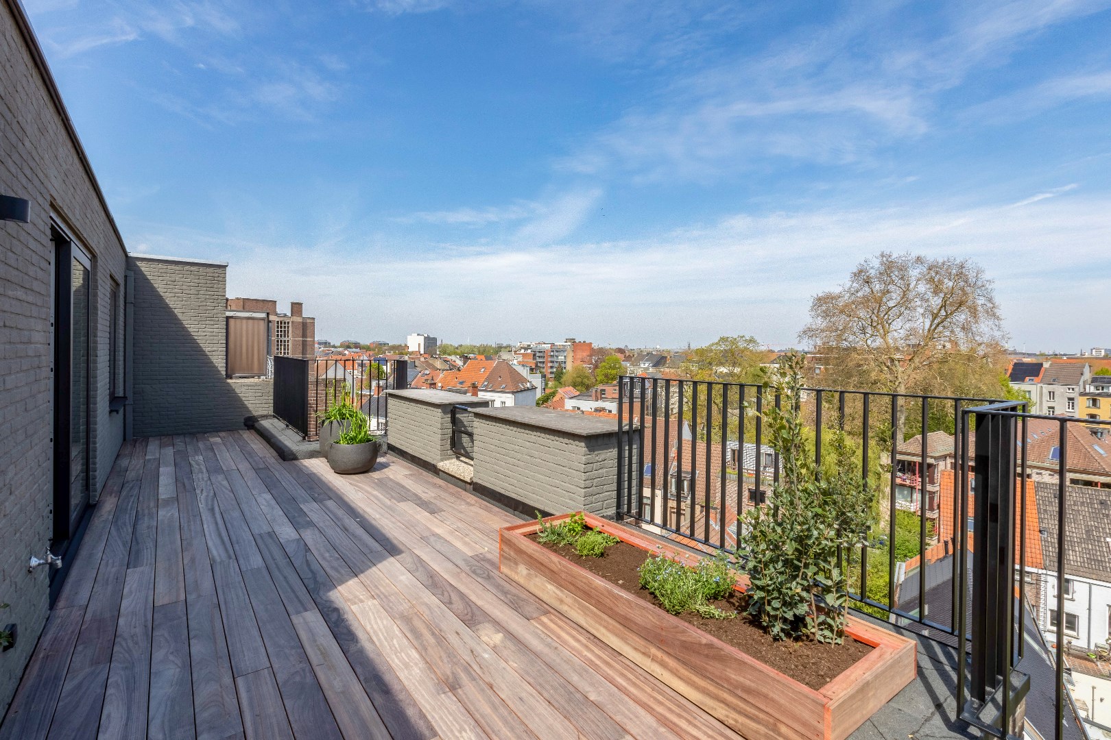 Unieke penthouse met 2 slaapkamers, 2 ruime terrassen en garage 