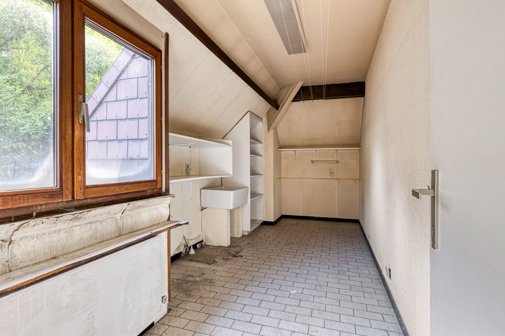 Ruime gezinswoning met 5 slaapkamers, praktijkruimte en dubbele garage in Kessel-Lo – EPC 337 kWh/m&#178; – bewoonbare oppervlakte ca. 301 m&#178; 