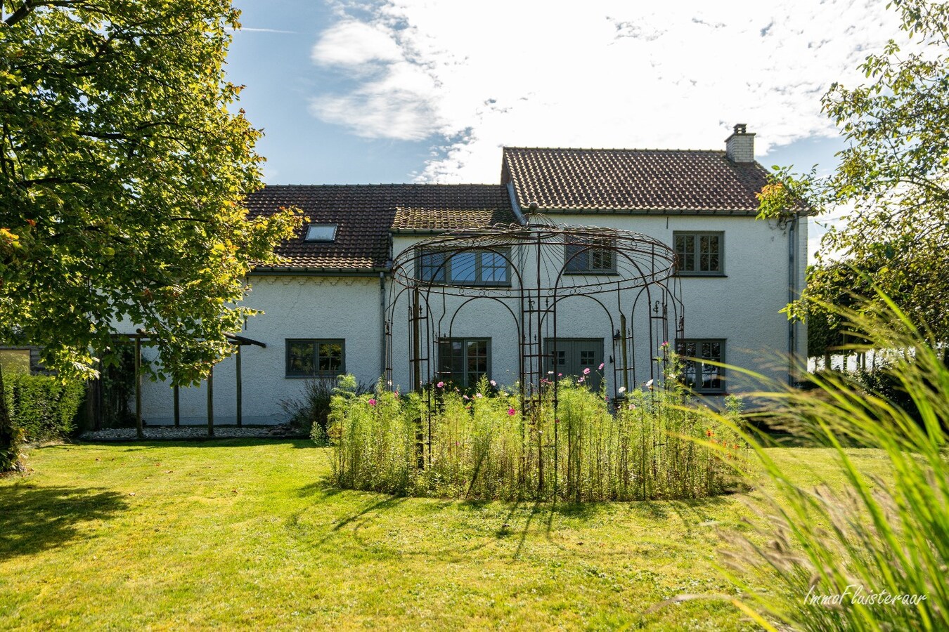 Recent gerenoveerde woning op ca. 1ha15 met paardenfaciliteiten te Bree 