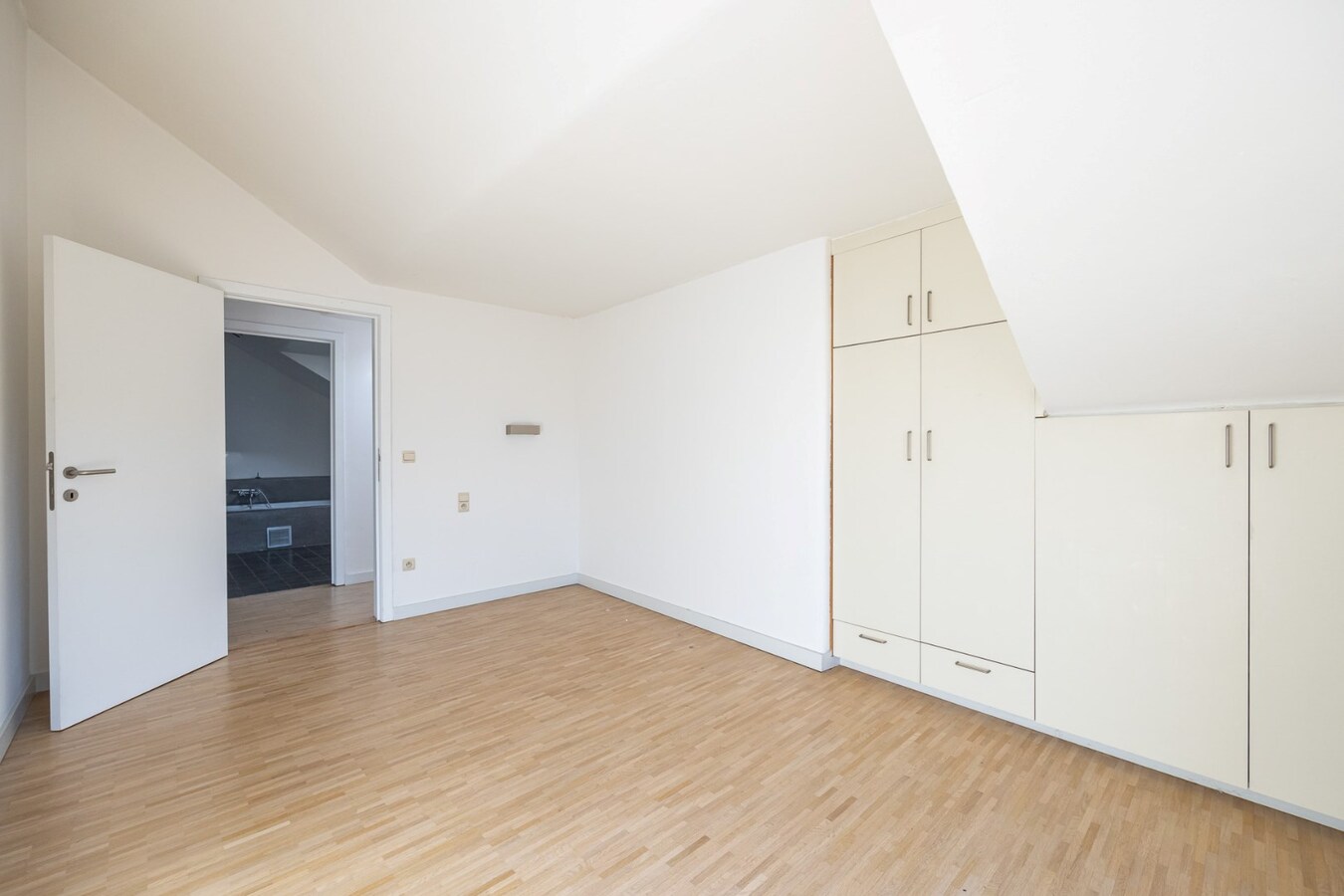 Zeer ruim, energiezuinig duplex appartement met 3 slaapkamers op toplocatie in centrum Schilde 