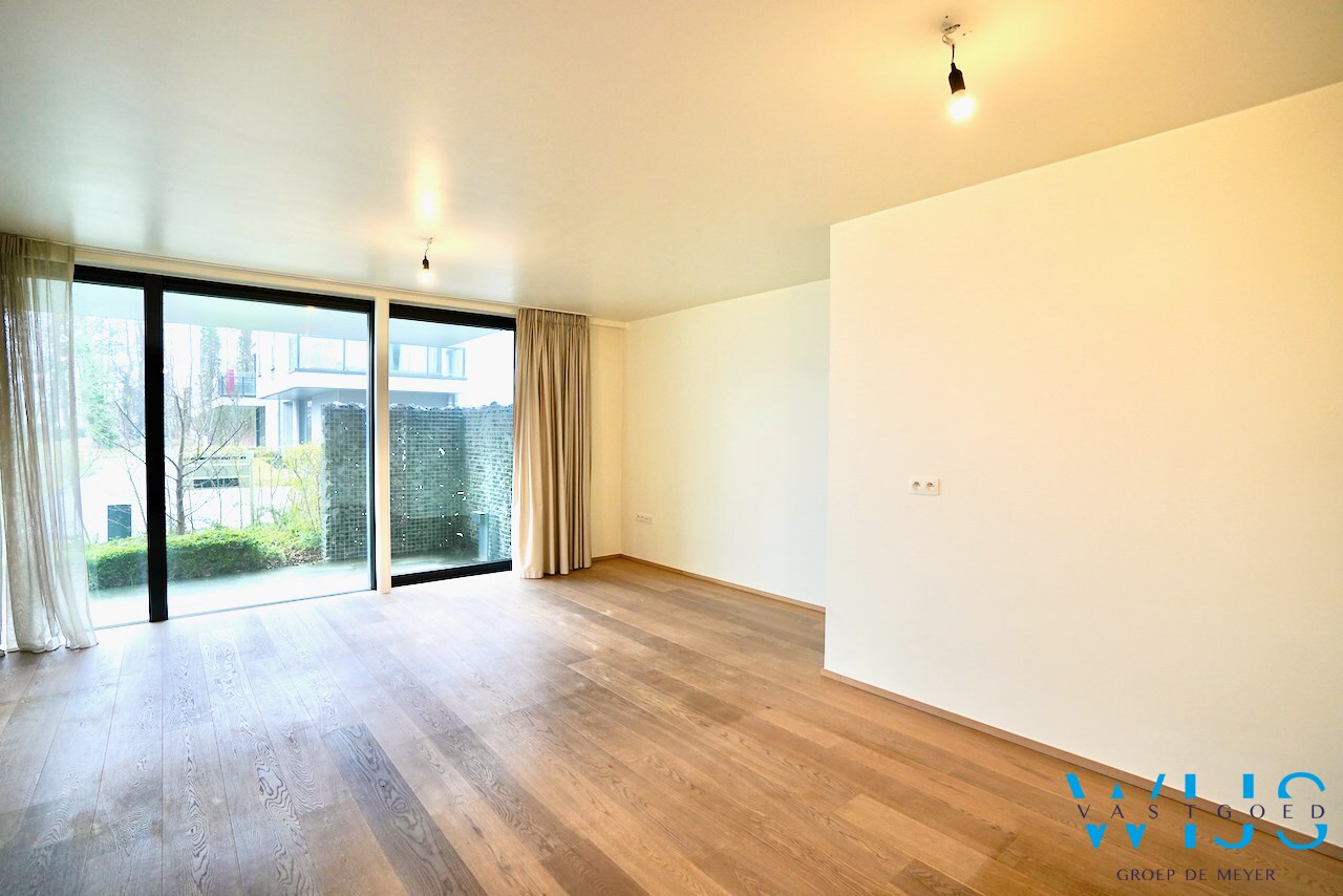 Gelijkvloers app. met 2 slaapkamers &amp; tuin te SINT-MARTENS-LATEM ! 