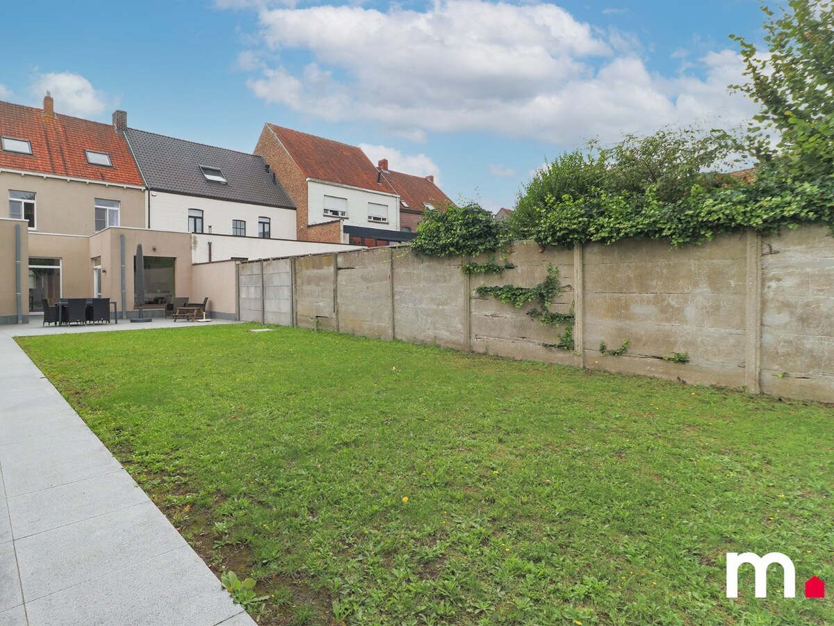 Prachtige herenwoning met 5 slaapkamers, tuin en uitweg! 