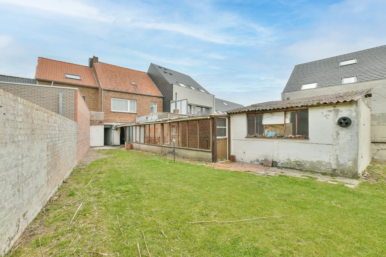 Ruime te renoveren woning op 462 m² met zonnige tuin