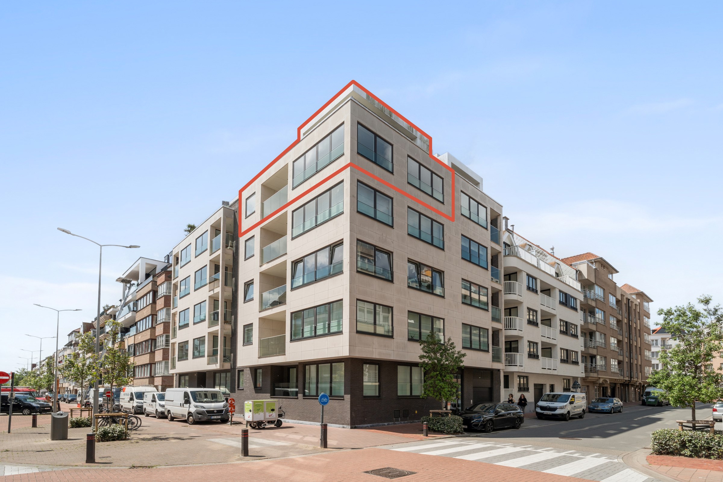 Luxueus duplex-hoekappartement, voorzien van alle comfort, nabij het Rubensplein (Mogelijkheid tot aankoop van een inpandige garage-staanplaats) 