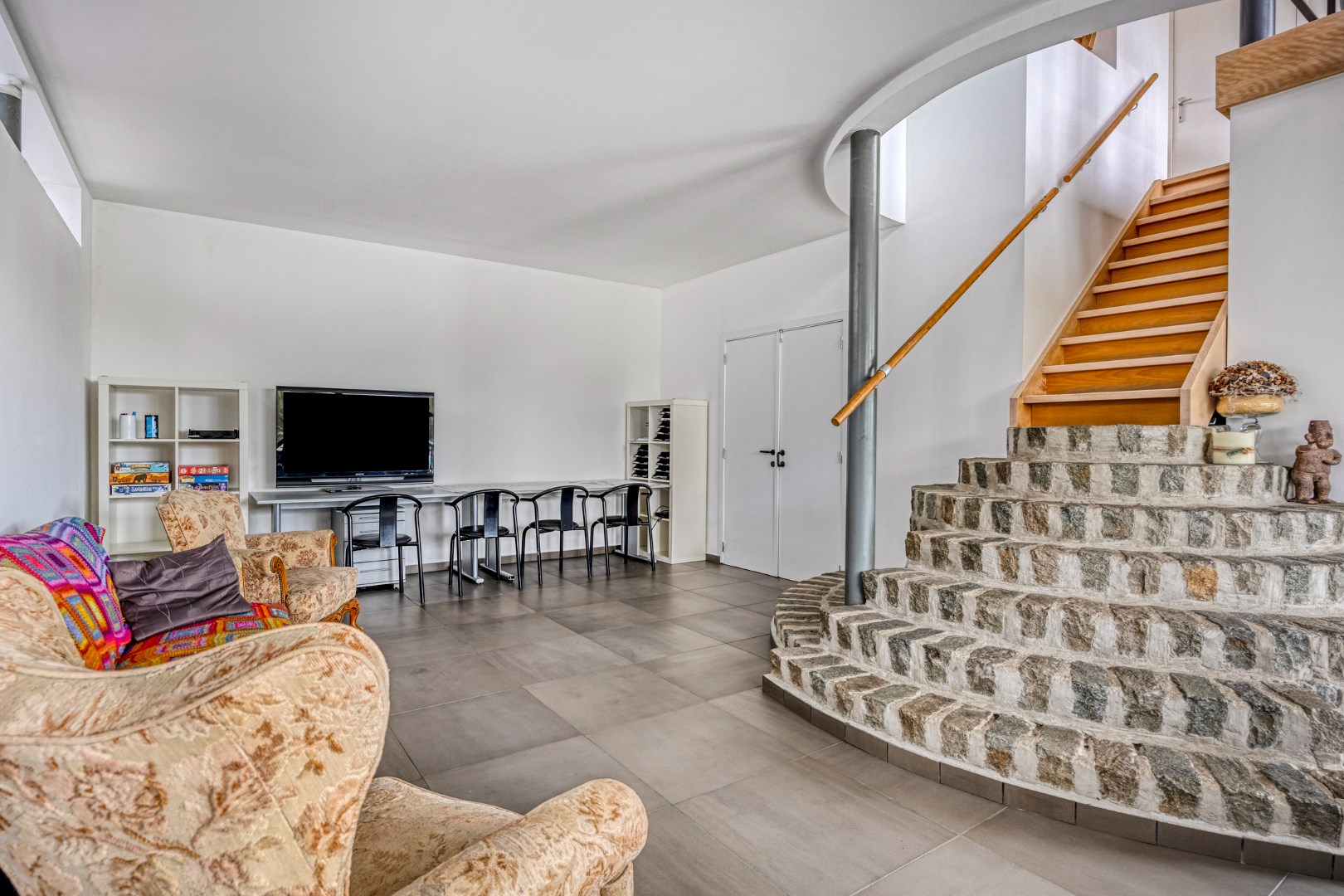 Villa met praktijkruimte op perceel van 1.817m&#178; te Geel 