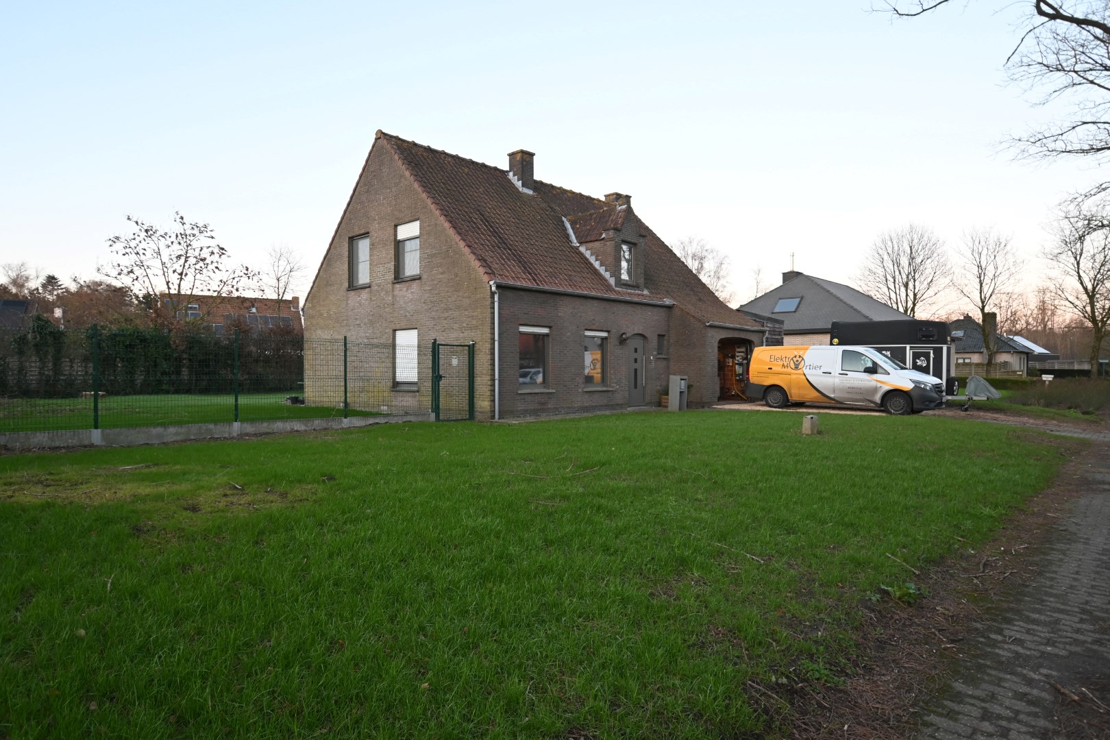 Woning met 4 slpks, tuin en garage 