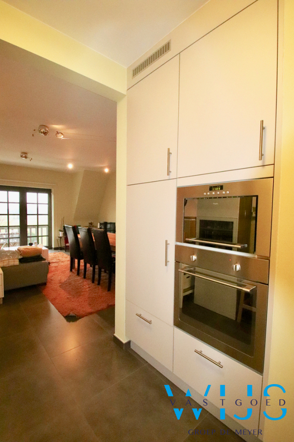 Instapklaar &#233;&#233;nslaapkamer appartement MET staanplaats te Evergem/Rieme ! 