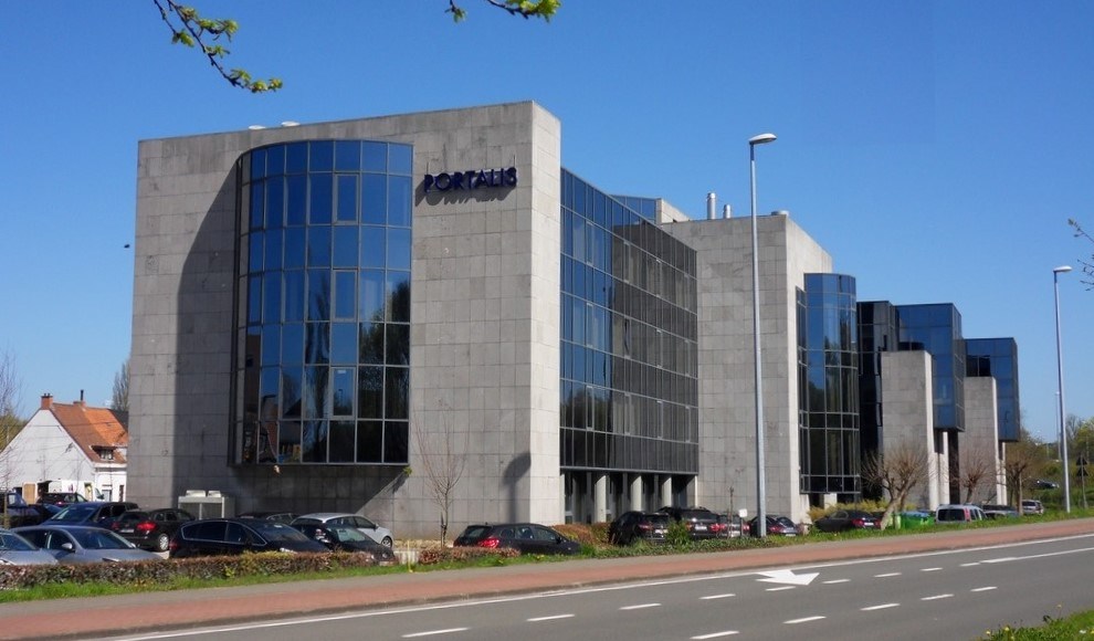 Kantoren te huur aan R4/E40 in Portalis gebouw in Zwijnaarde