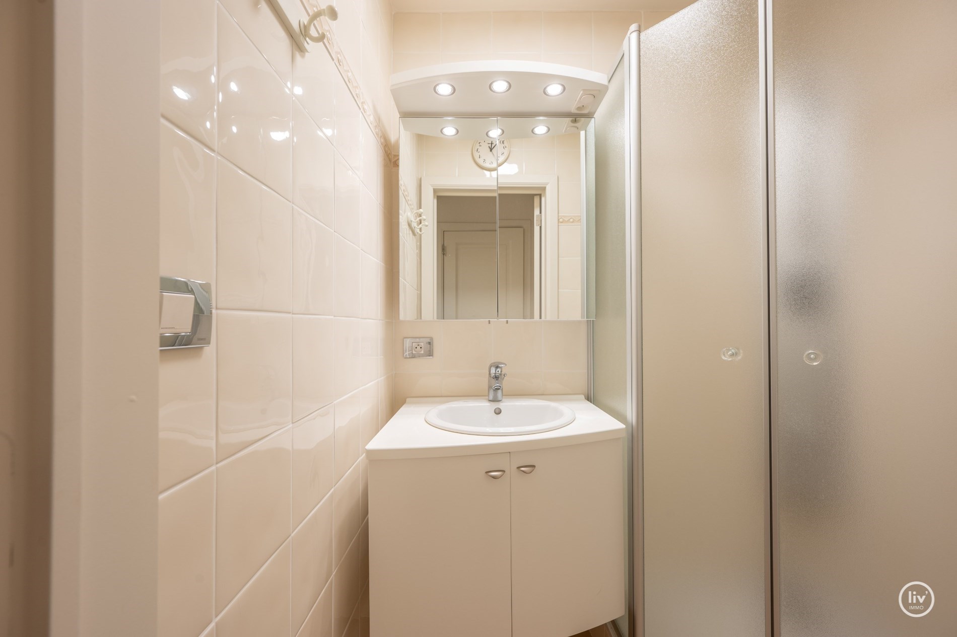 Bel appartement spacieux dans une rue calme de la Lippenslaan (avec possibilit&#233; d&#39;acheter un garage int&#233;rieur). 