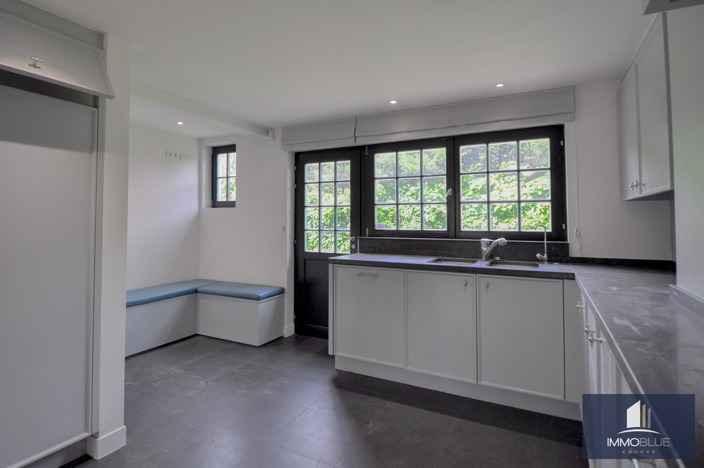 Villa exclusive, situ&#233;e au calme sur un terrain de 1.628 m&#178;, &#224; proximit&#233; du Royal Zoute Tennis Club. 