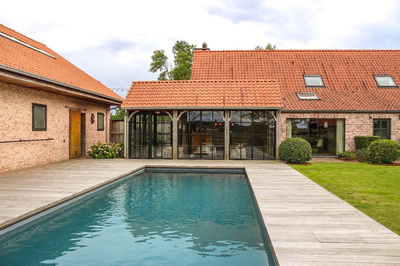 Exclusieve villa met paardenaccommodatie op ca. 1,3 ha te Sint-Katelijne-Waver 
