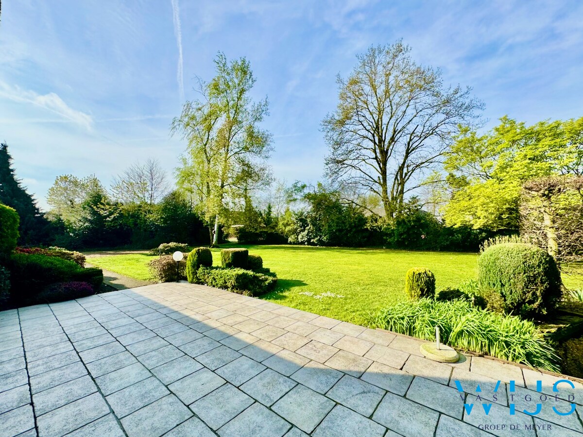 Schitterend woonhuis op een fantastisch perceel van 2859 m&#178; te Drongen ! 