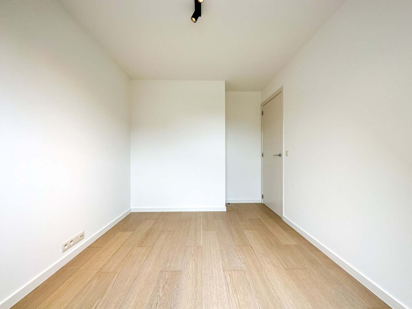Instapklare woning met 3 slpk, tuin, autostaanplaats, rustige gelegen te Lichtervelde 