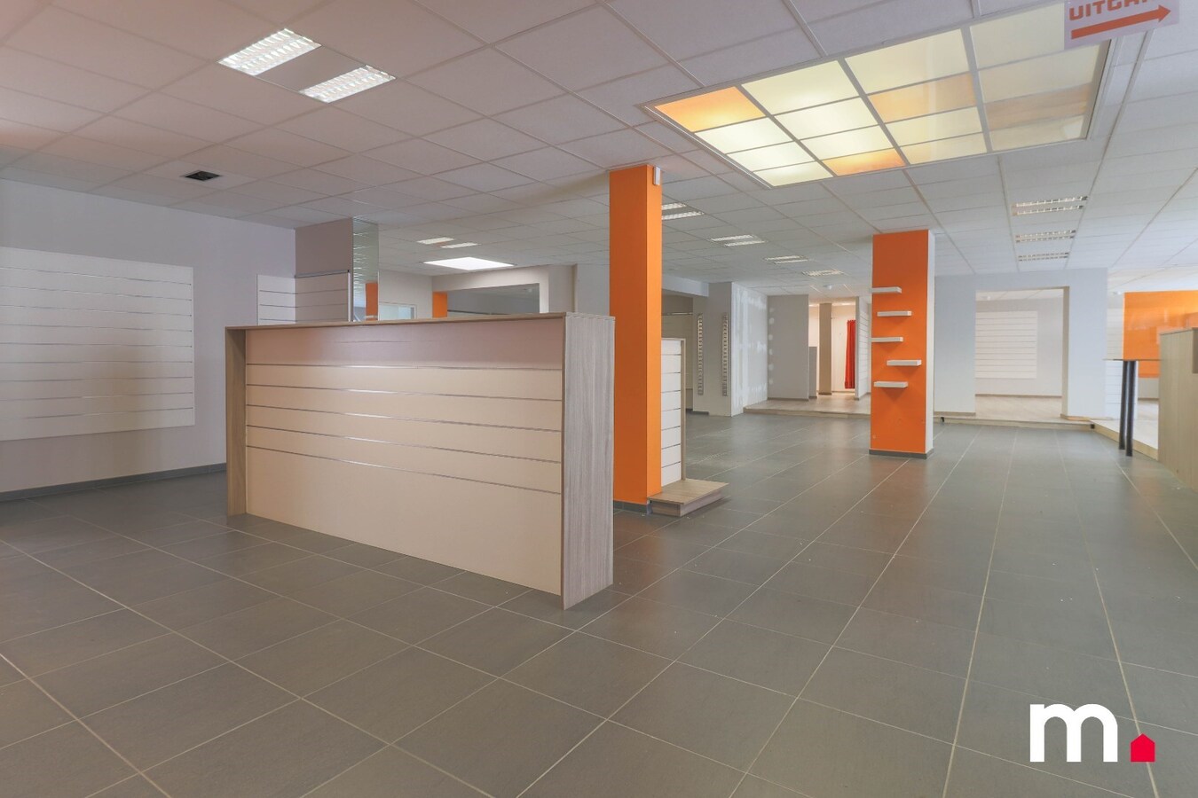 Te huur centraal gelegen polyvalent handelspand te Wevelgem ! 