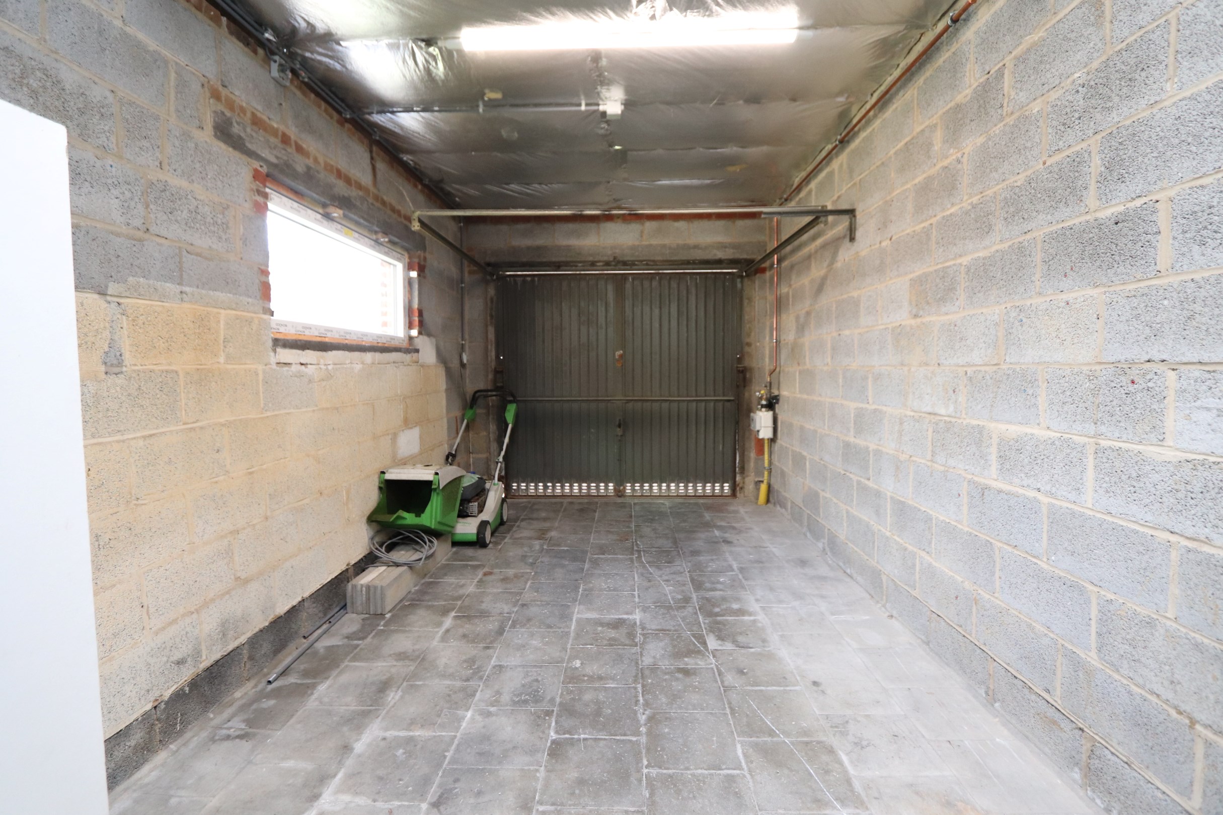 GERENOVEERDE WONING MET 3 SLAAPKAMERS EN TUIN 