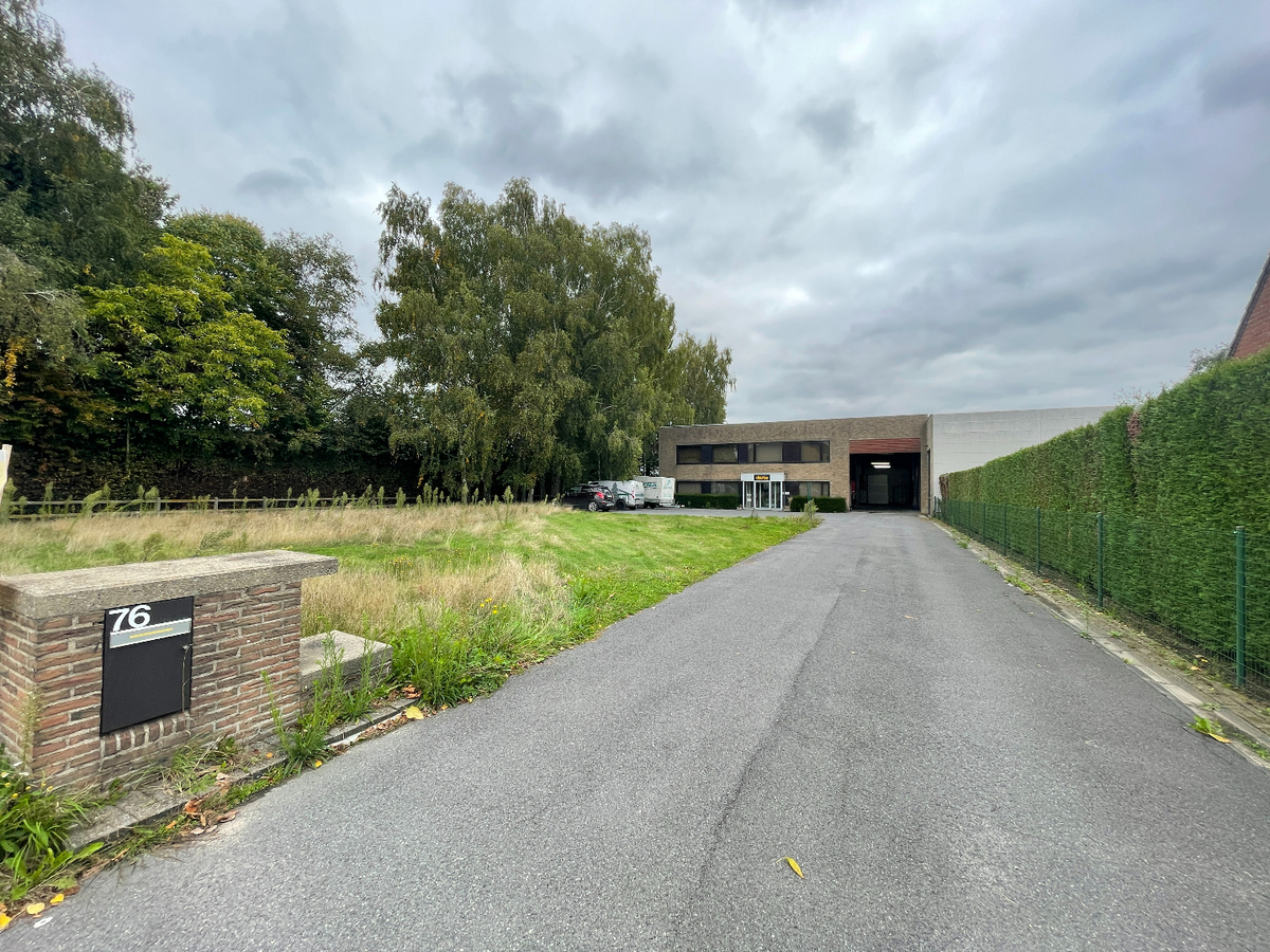 Ruime loods van 198 m&#178; te Ooigem 